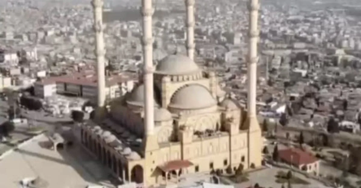 Abdülhamid Han Camii onarılıyor