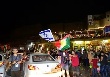 Erbil'de İsrail bayrağıyla kutlama
