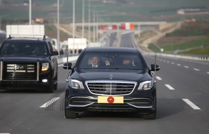 Başkan Erdoğan kurdeleyi kesip otomobille yolu test etti! Kuzey Marmara Otoyolu Kınalı-Odayeri Kesimi açıldı...