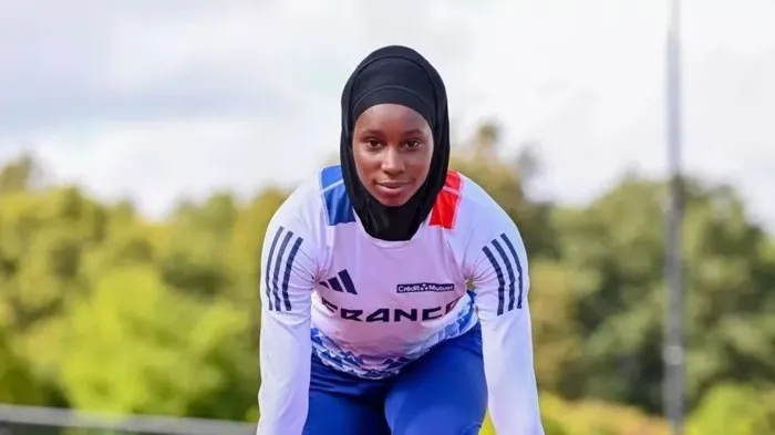 paris-olimpiyat-oyunlarinda-lgbt-dayatmasi-olimpiyat-mesalesini-bu-yil-translar-tasidi-1722022566344.jpeg FRANSIZ KOŞUCU SOUNKAMBA