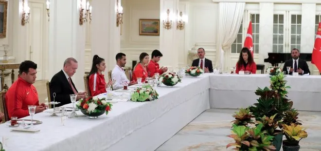 Başkan Erdoğan milli sporcular ile iftar yaptı