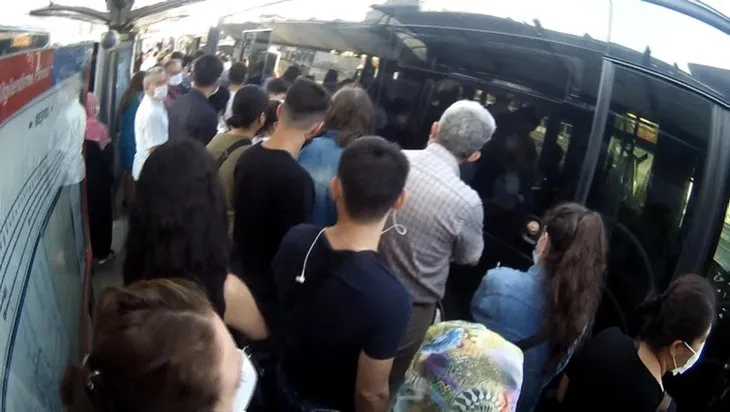 Metrobüs çilesi bitmiyor! İstanbullular çözüm üretemeyen İBB'ye isyan etti