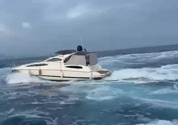 Lüks motoryattan 39 düzensiz göçmen çıktı!