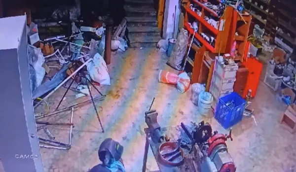 1666944389177.jpg Düzce’de acemi hırsız! Tanınmamak için yaptıkları pes dedirtti - 3