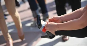 Doğal duruşu bozuyor