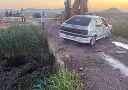 Sulama kanalında can pazarı! Tarım işçisi ailenin otomobili kanala uçtu: Minik kardeşlerden kahreden haber