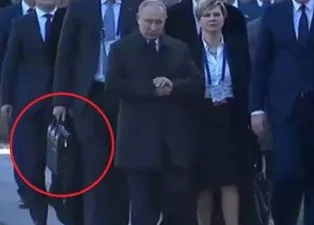 Vladimir Putin'in yanından ayırmadığı çantanın gizemi çözüldü!