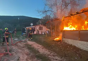 Bolu'da baraka alevlere teslim oldu