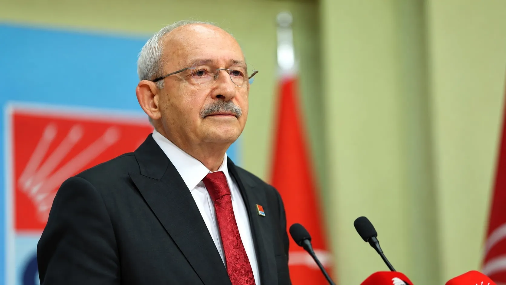 CHP'de 3 belediye başkanı partiden ihraç edildi