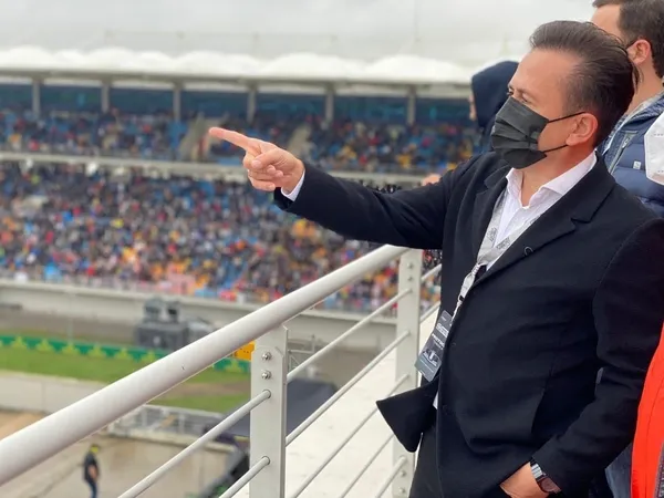 1633888399146.jpg Tuzla Belediye Başkanı Dr. Şadi Yazıcı Formula 1 Mercedes takımı ile olan belediye süpürme araçları diyalogunun detaylarını paylaştı - 1