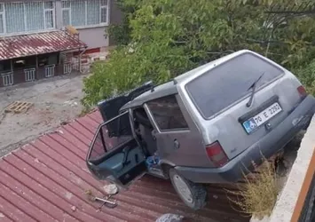 Kurbanlık keçi şoföre boynuz atınca...