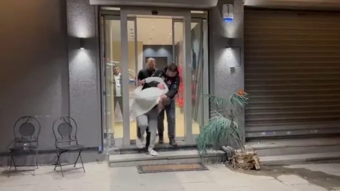 yeni-nesil-suc-orgutlerine-darbe-isyerlerine-molotof-atip-harac-isteyen-cete-cokertildi-1772478655604.jpg Yeni nesil suç örgütlerine darbe: İşyerlerine molotof atıp haraç isteyen çete çökertildi - 3