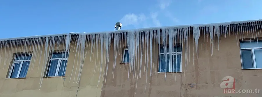 Baharı beklerken termometreler eksi 25'i gördü: Türkiye’nin en soğuk ilçesi buz kesiyor 4