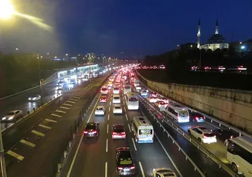İstanbul'da trafik durma noktasına geldi