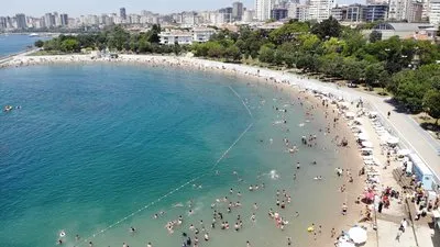 İstanbullular Caddebostan Plajı’na akın etti