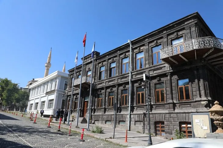 Türker Öksüz’ün vatandaşlarla kıldığı Cuma namazını hedef aldılar! CHP, Deva ve İYİ Partilerin yalanı belgelendi