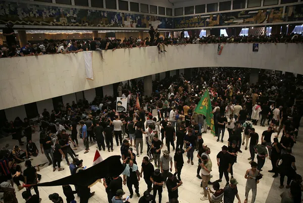 Irak’ta ayaklanma: Meclis oturumları askıya alındı