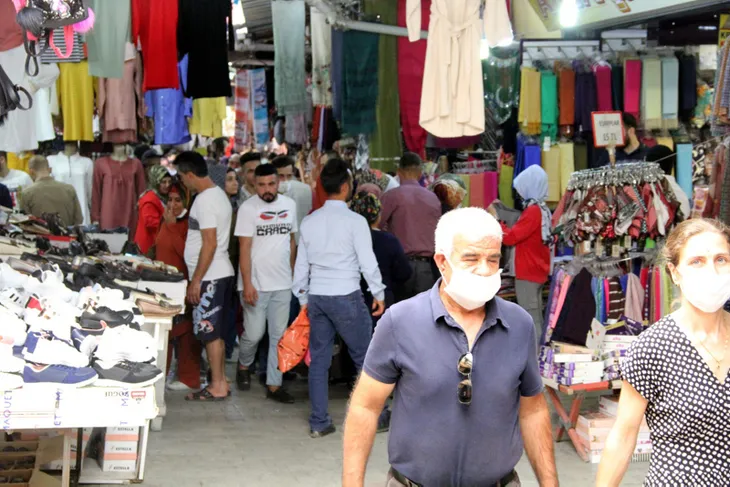 1589894484357.jpg Hatay'da kısıtlama öncesi tarihi çarşı hareketlendi - 5