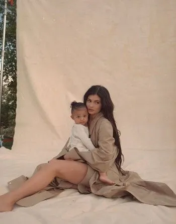 Kylie Jenner’a sevgilisi Travis Scott’tan 420 bin TL’lik hediye