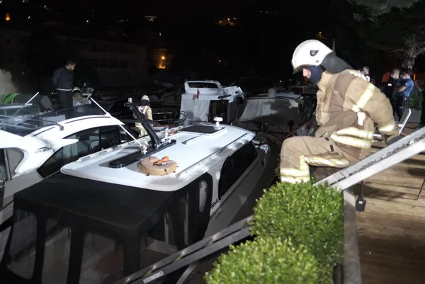 1623034900743.jpg Son dakika: Beykoz Göksu Deresi'nde demirli yatta yangın çıktı - 1