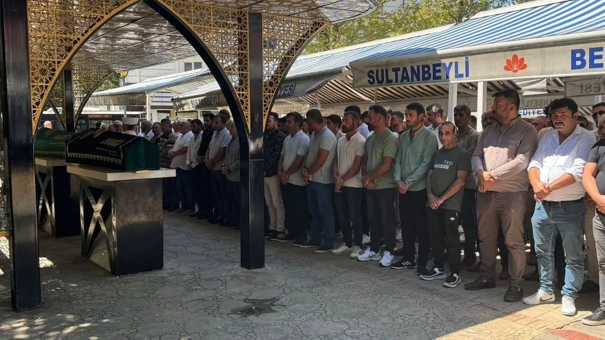 Eşi tarafından öldürülen 4 çocuk annesi son yolcuğuna uğurlandı