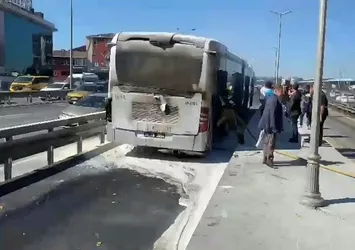 Metrobüste yangın paniği! Seferler aksadı