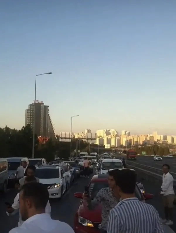 İstanbul'da silahlı, patinajlı ve kuralsız düğün konvoyu terörü kamerada - 5