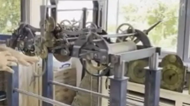 Abdülhamid Han’ın yaptırdığı Bursa saat kulesinin 41 yıldır çalışmayan saati tamir edildi