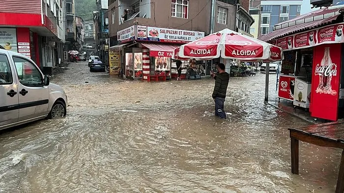 ordu-ve-samsunda-sel-fekaleti-1-kisi-hayatini-kaybetti-meteorolojiden-uyari-1720366867201.jpg Ordu ve Samsun'da sel felaketi! 1 kişi hayatını kaybetti | Meteoroloji'den uyarı - 7