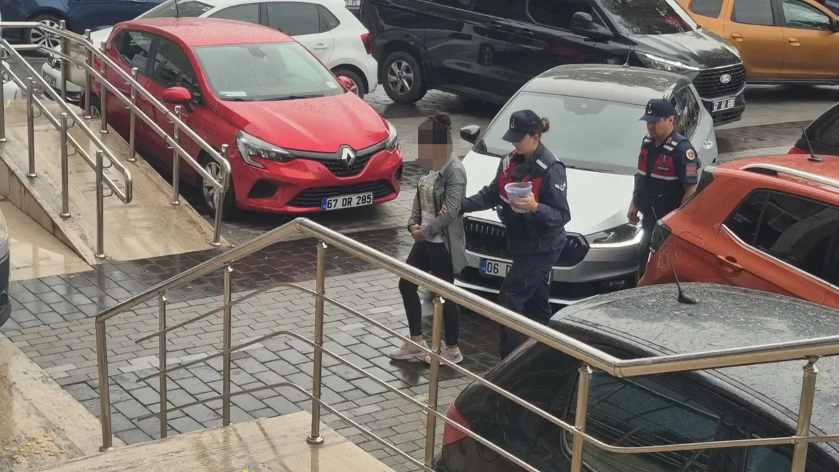 Zonguldak’ta aile dehşeti! 17 yaşındaki kızlarını yatağa zincirlediler - 1