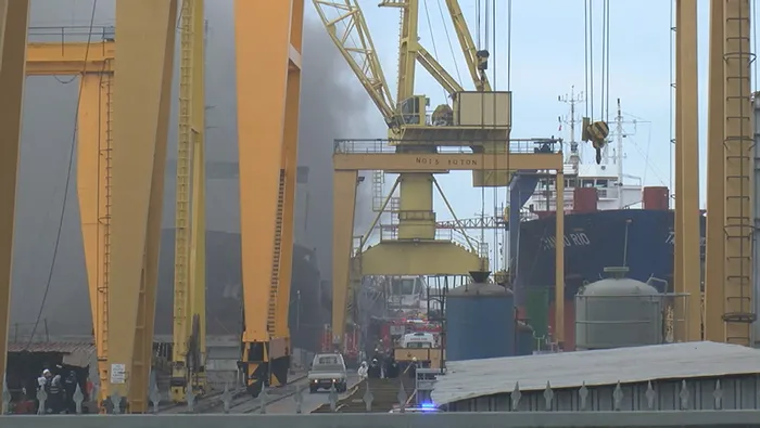 Son dakika: Tuzla'da tersanedeki gemide korkutan yangın - 1