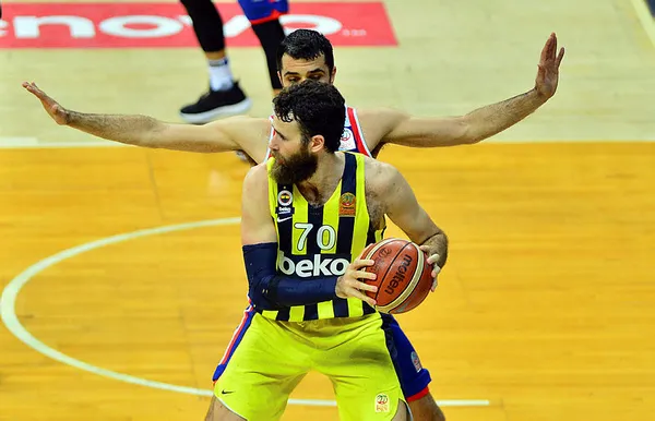 Fenerbahçe Beko Anadolu Efes'e "dur" dedi - 1