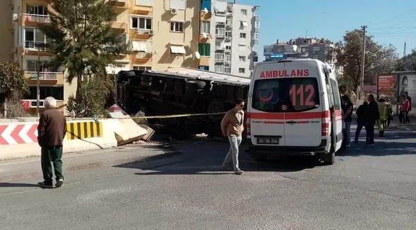 izmirde-feci-kaza-freni-patlayan-kamyon-dehset-sacti-1667052412489.jpg İzmir'de feci kaza! Freni patlayan kamyon dehşet saçtı - 2