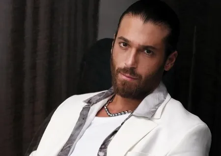 Can Yaman gönlünü bakın kime kaptırdı! İşte yeni sevgilisi...