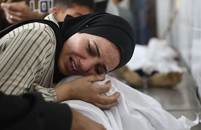 zehirli-bombalarla-dunyanin-gozunun-onunde-soykirim-gazzede-hem-yasam-hem-gelecek-hedef-aliniyor-1746342772092.jpg Gazze Şeridi (AA)