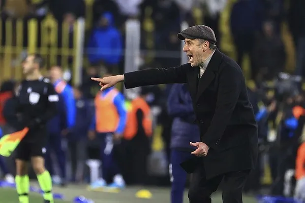 fenerbahce-trabzonspor-maci-sonrasi-abdullah-avcidan-flas-aciklama-kaybetmek-hic-aklima-gelmedi-1646595044273.jpeg Abdullah Avcı, Fenerbahçe - Trabzonspor maçını değerlendirdi: Kaybetmek hiç aklıma gelmedi - 1