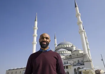 Frederic Kanoute Sevilla şehrine cami yaptırıyor!