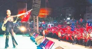 Tuğba Özerk hastaneden çıktı, meydana koştu