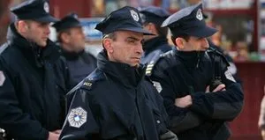 Kosova’da kahkaha attı polis ceza kesti