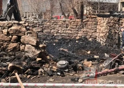 Artvin'de 6 ev küle döndü! 1 ölü, 1 kayıp 2