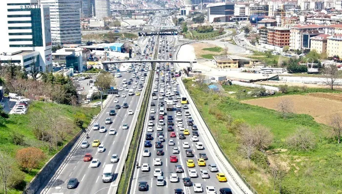 Son dakika: 82 saatlik kısıtlama öncesi İstanbul'da trafik kilit - 1