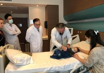 Ülkesindeki doktorlar birkaç ay ömür biçmişti! Cezayirli minik Amir Türkiye’de hayata tutundu