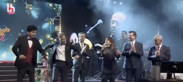 Ekrem İmamoğlu'ndan görülmemiş ikiyüzlülük! Milli Yası çabuk unuttu! Yılbaşı gecesinde göbek atmalı eğlence - 2