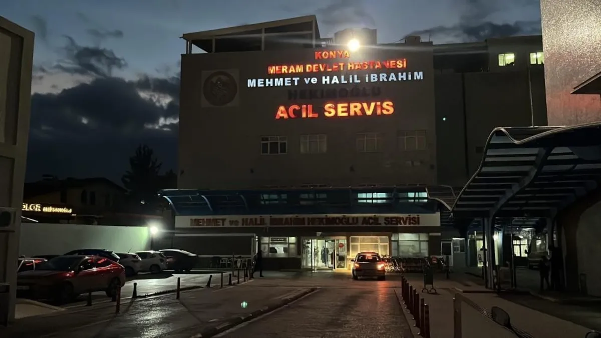 Konya'da motosiklet otobüs durağına çarptı: 1 ölü