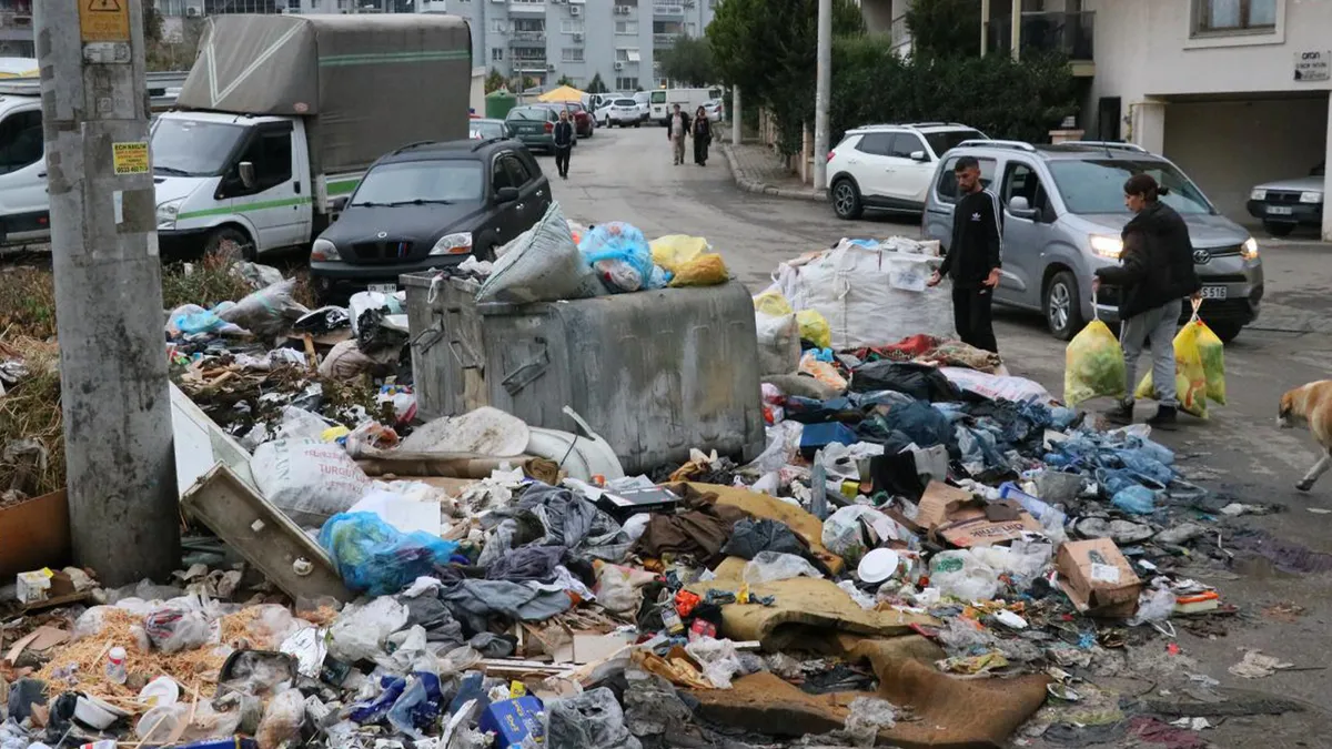 1791358092744.jpg İzmir'de 25 yıllık siyasi dönem değişiyor: Kronikleşen sorunlar için hizmet beklentisi zirvede - 2