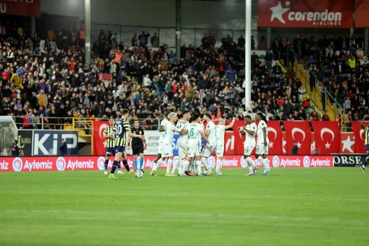 Alanyaspor - Fenerbahçe maçı sonrası olay sözler! Kırmızı kart ve iptal edilen gol...