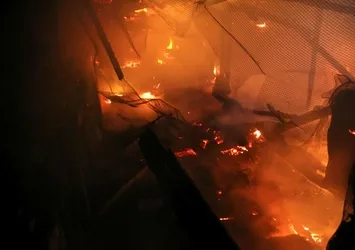Kastamonu’da 4 ev ve 1 odunluk yanarak küle döndü!
