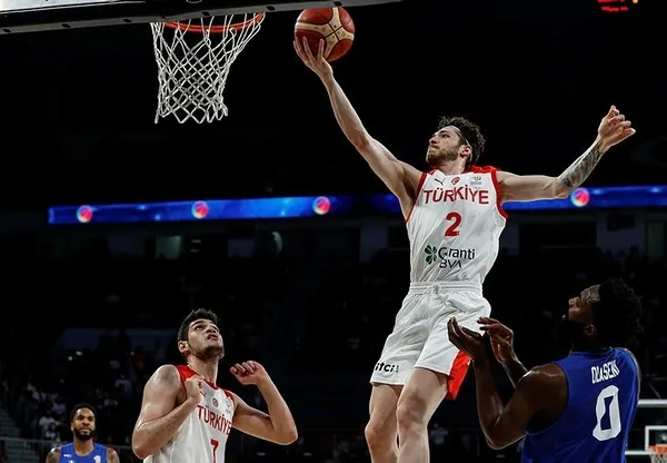 12-dev-adam-buyuk-britanyayi-84-67-maglup-etti-1638124679625.jpg 12 Dev Adam Büyük Britanya'yı 84-67 mağlup etti - 2