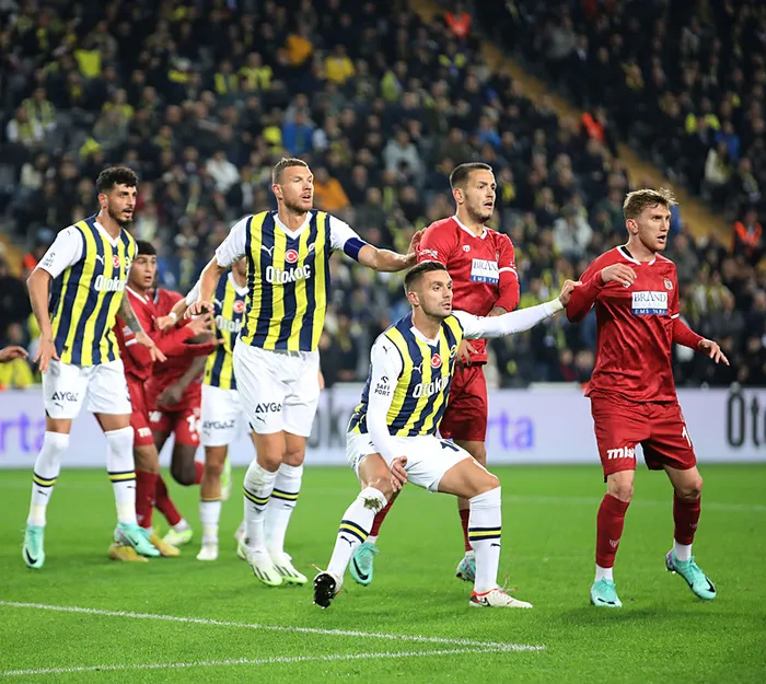 Fenerbahçe’de derbi öncesi alarm! 7 oyuncu birden sınırda! Kritik Sivasspor deplasmanı...