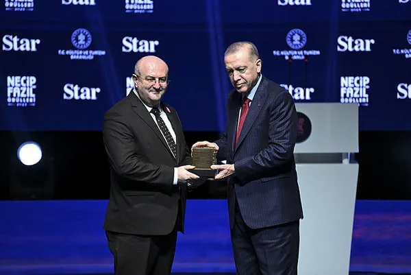 baskan-erdogandan-super-kupa-mesaji-sporun-siyasi-rekabetin-mezesi-haline-getirilmesi-yanlis-1703966737396.jpg Başkan Erdoğan'dan Süper Kupa mesajı: Sporun siyasi rekabetin mezesi haline getirilmesi yanlış